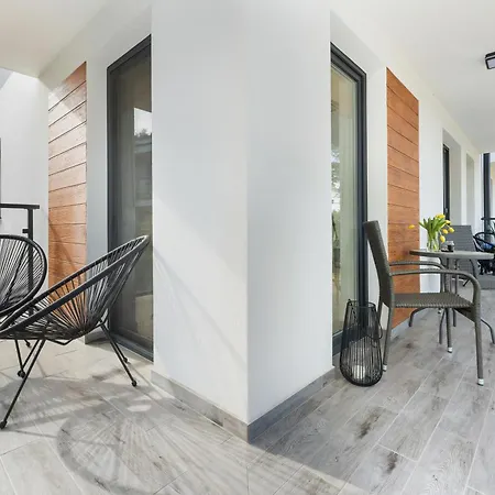 Apartment Prestige Red Z Basenem
