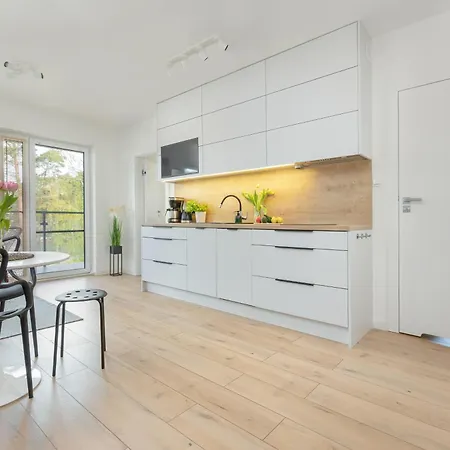 Prestige Red Z Basenem *