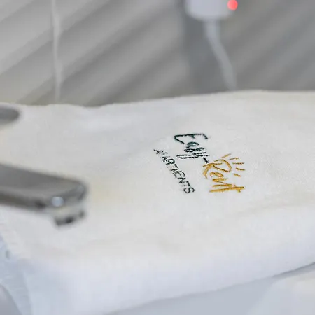 Prestige Red Z Basenem *