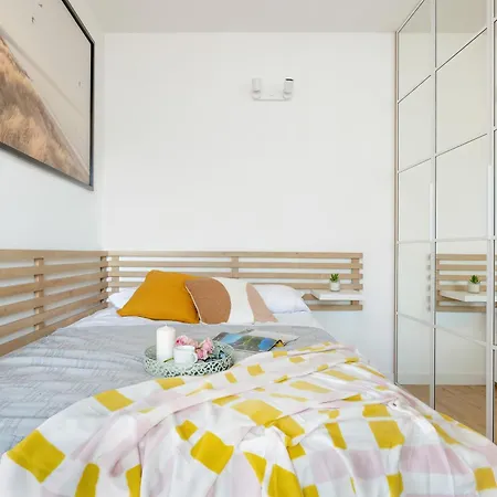 Prestige Red Z Basenem *