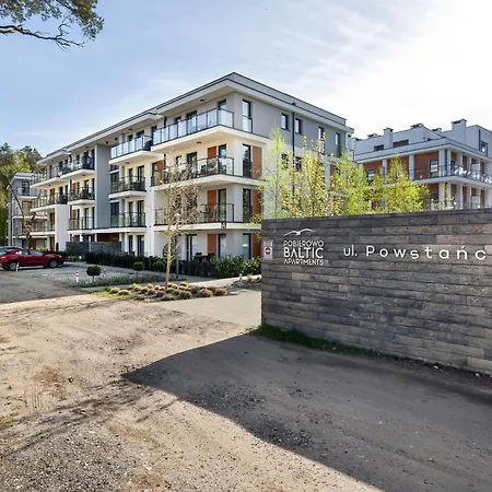 Prestige Red Z Basenem Apartment